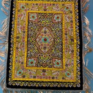 Jewel carpet handmade with velvet vase